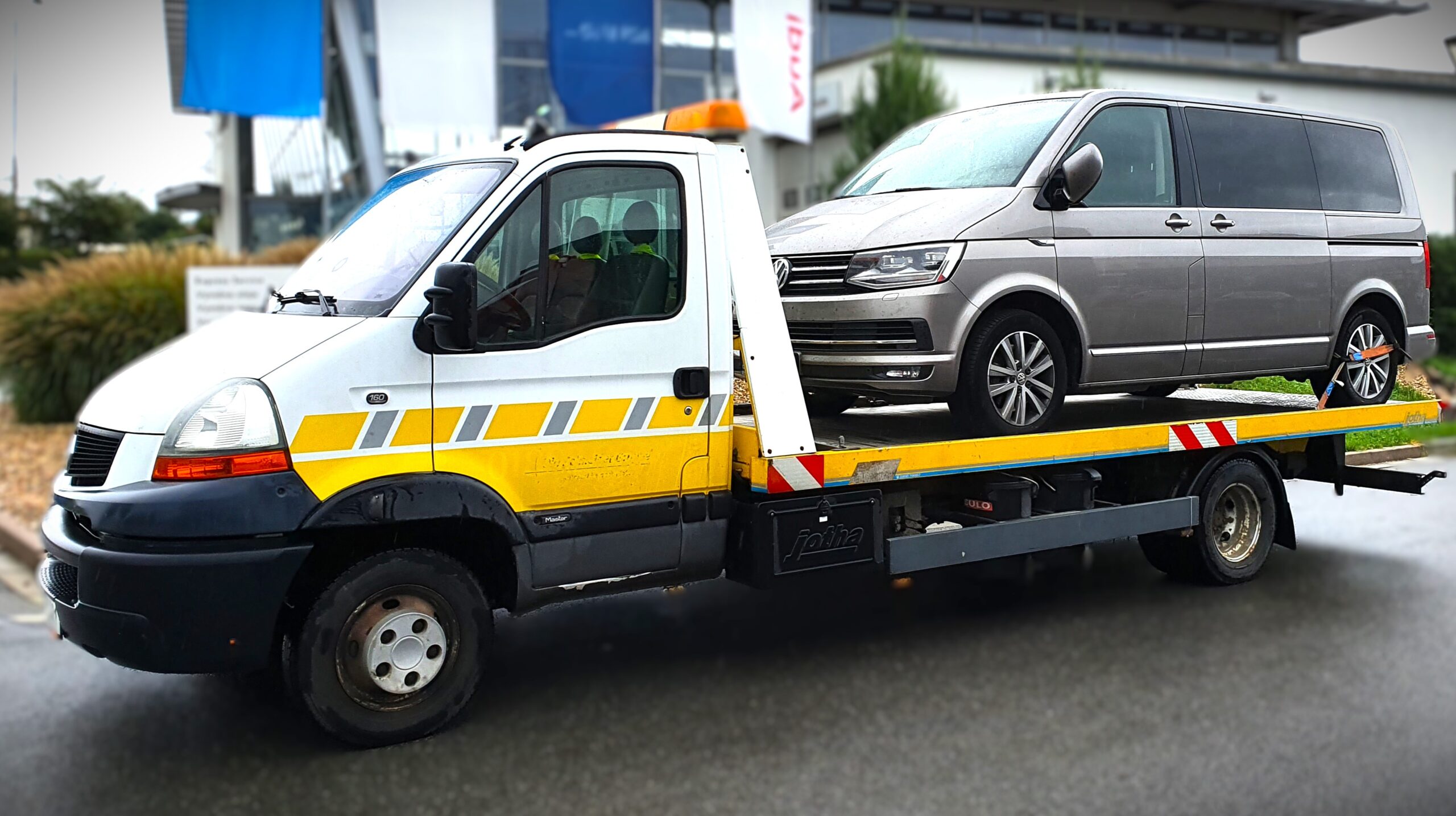 Renault Mascott odtah VW Transporter
